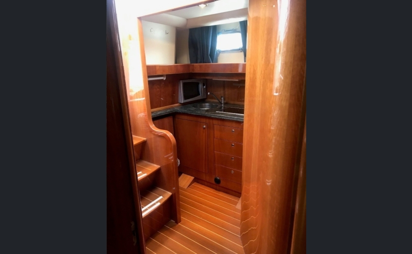 Cayman 38 WA Walkaround-kuva-6